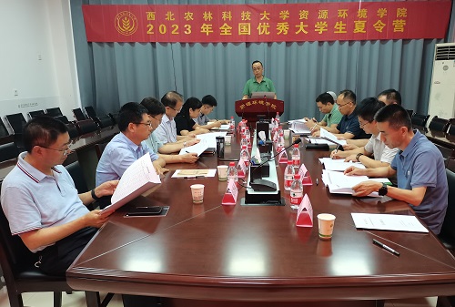 贾汉忠副经理主持夏令营活动.jpg